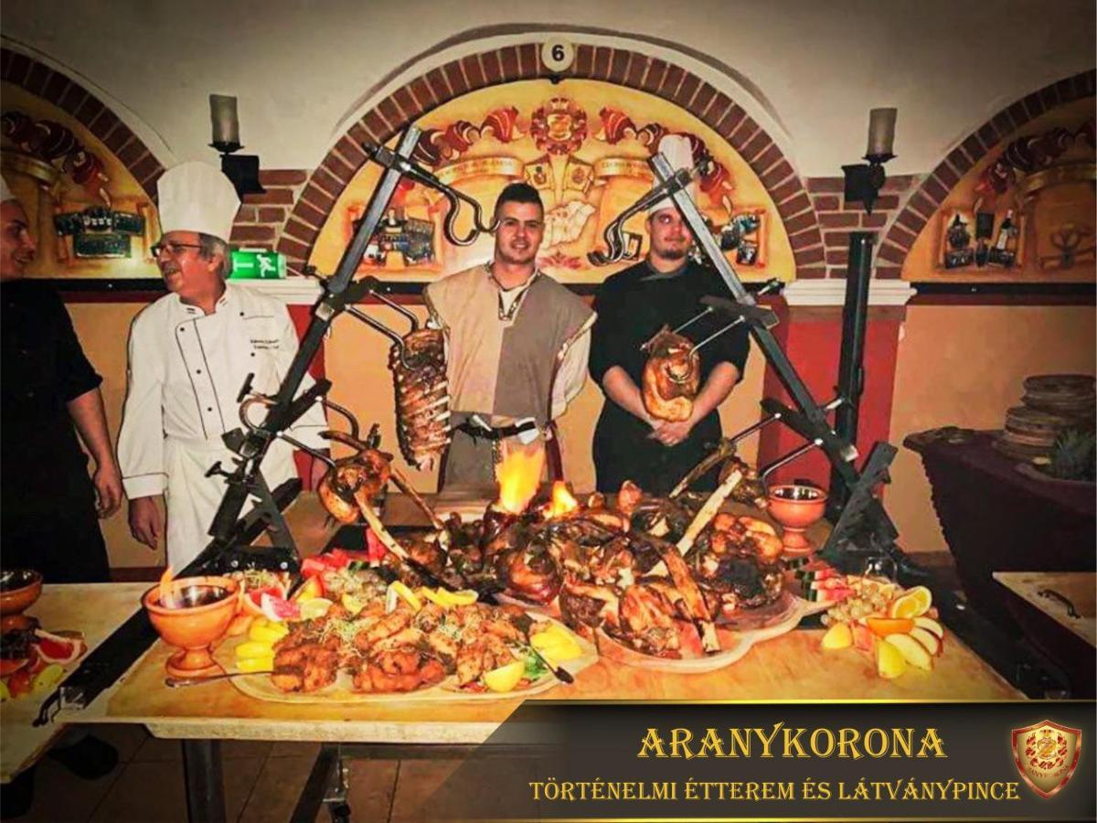 Aranykorona Hotel ミシュコルツ エクステリア 写真