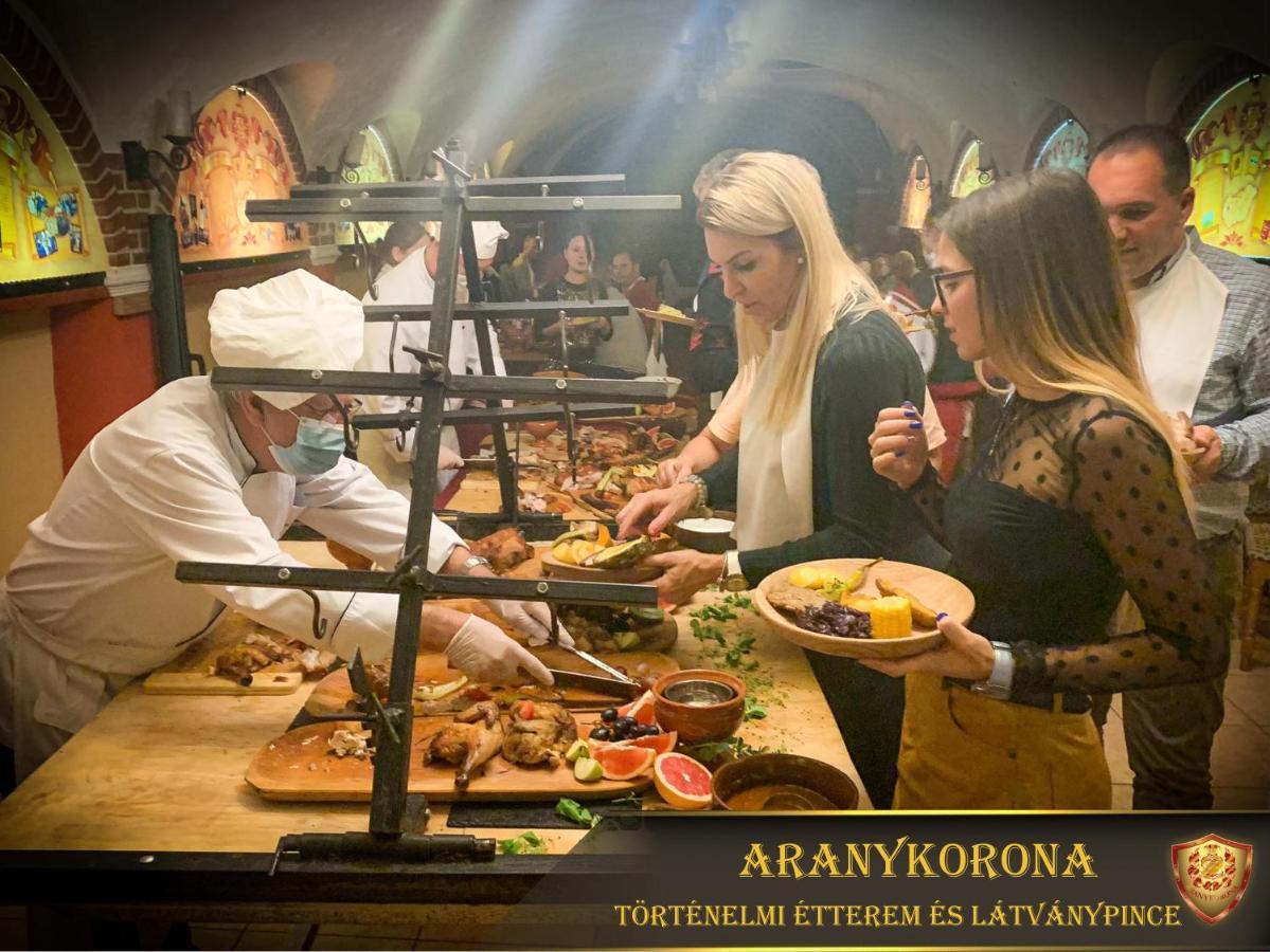 Aranykorona Hotel ミシュコルツ エクステリア 写真