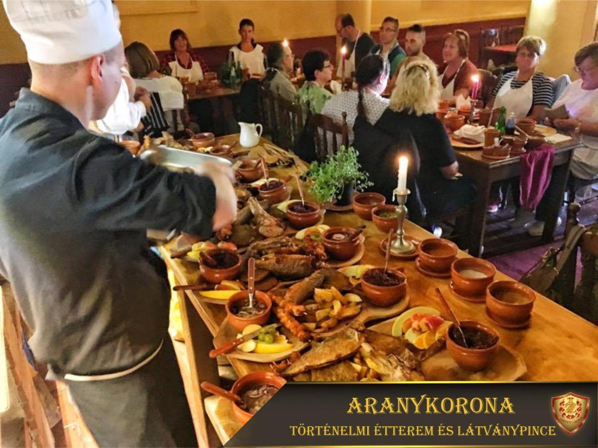 Aranykorona Hotel ミシュコルツ エクステリア 写真
