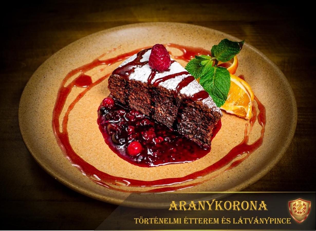 Aranykorona Hotel ミシュコルツ エクステリア 写真