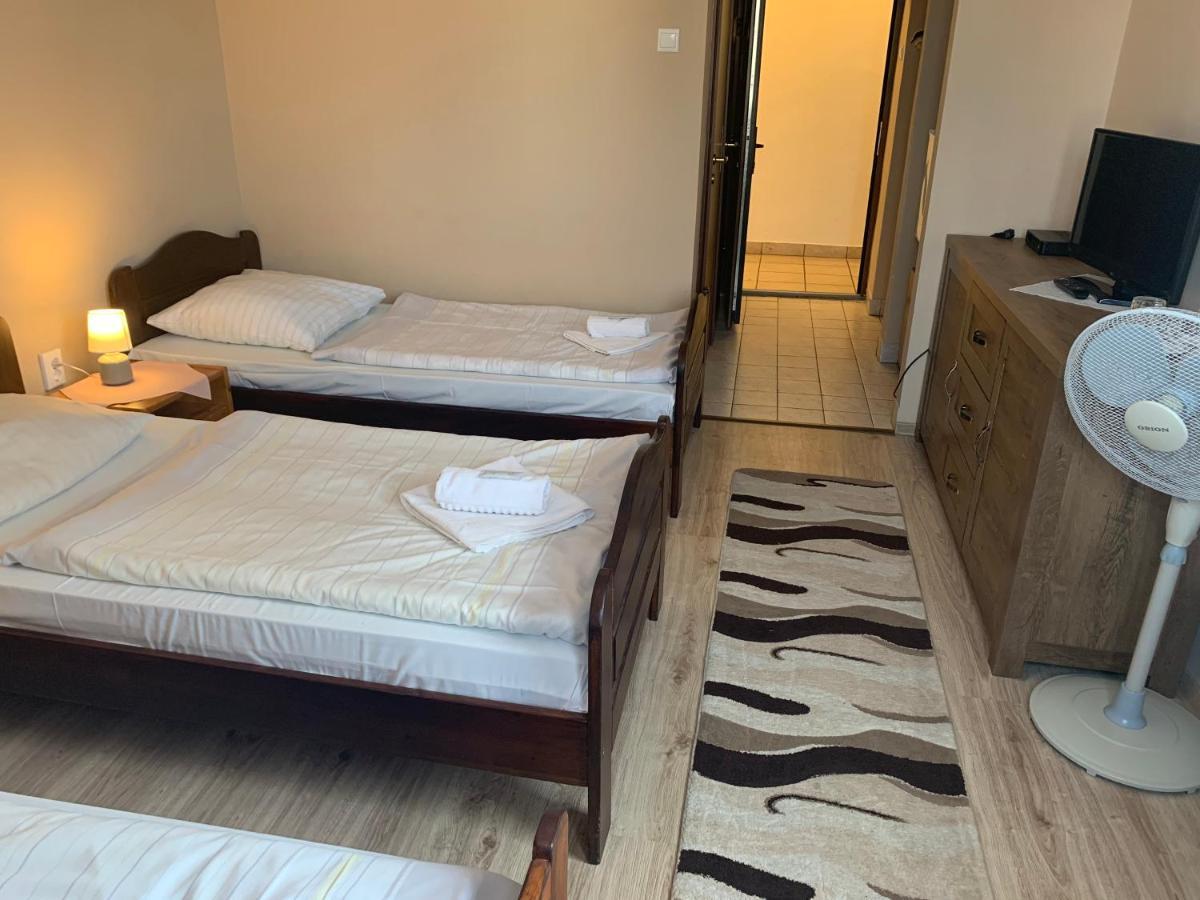 Aranykorona Hotel ミシュコルツ エクステリア 写真