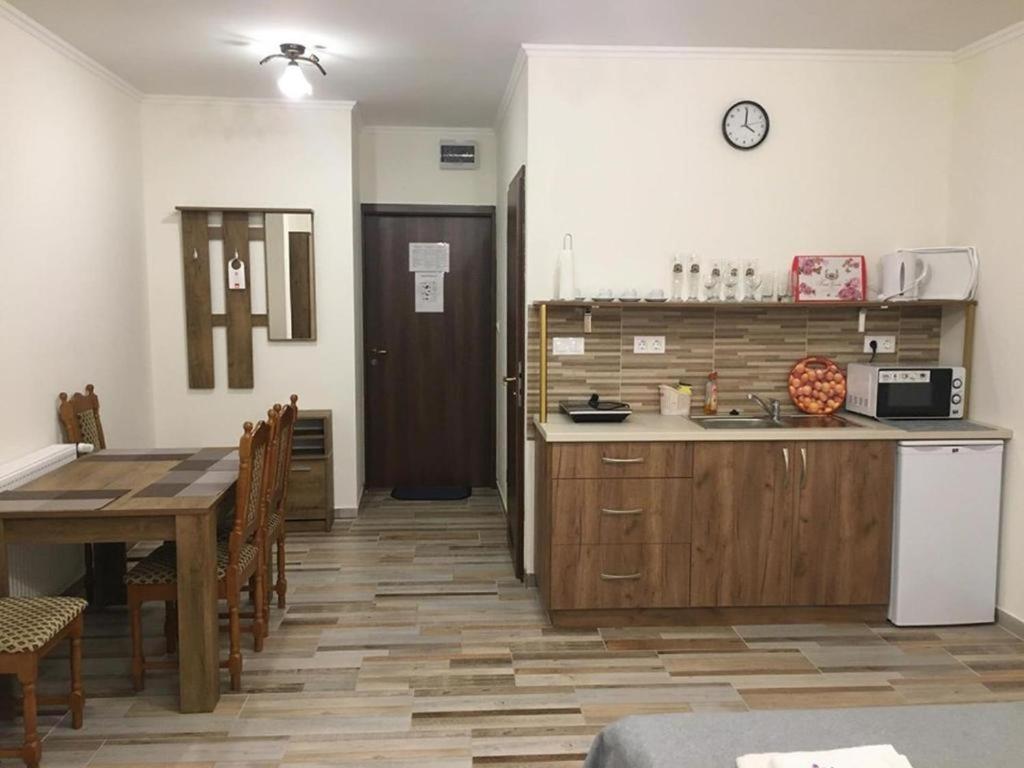 Aranykorona Hotel ミシュコルツ エクステリア 写真