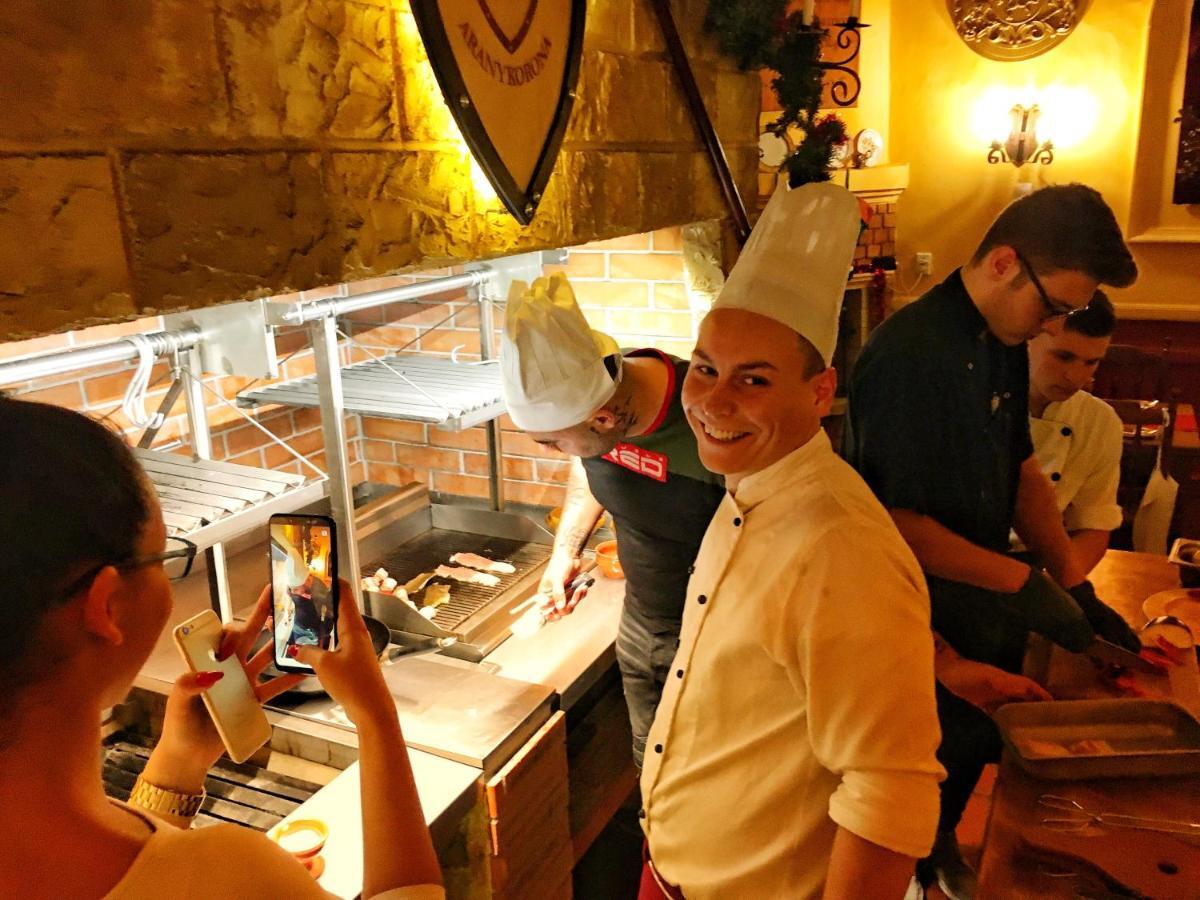 Aranykorona Hotel ミシュコルツ エクステリア 写真